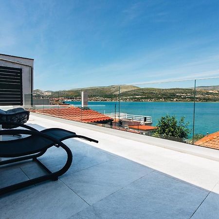 Villa Magna - Seaside Villa With Pool And Sauna Trogir Eksteriør billede