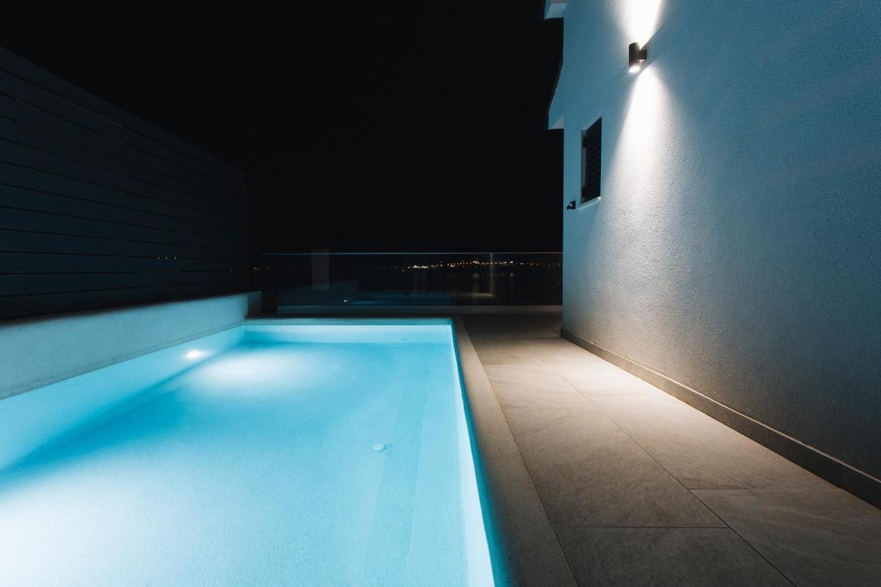 Villa Magna - Seaside Villa With Pool And Sauna Trogir Eksteriør billede