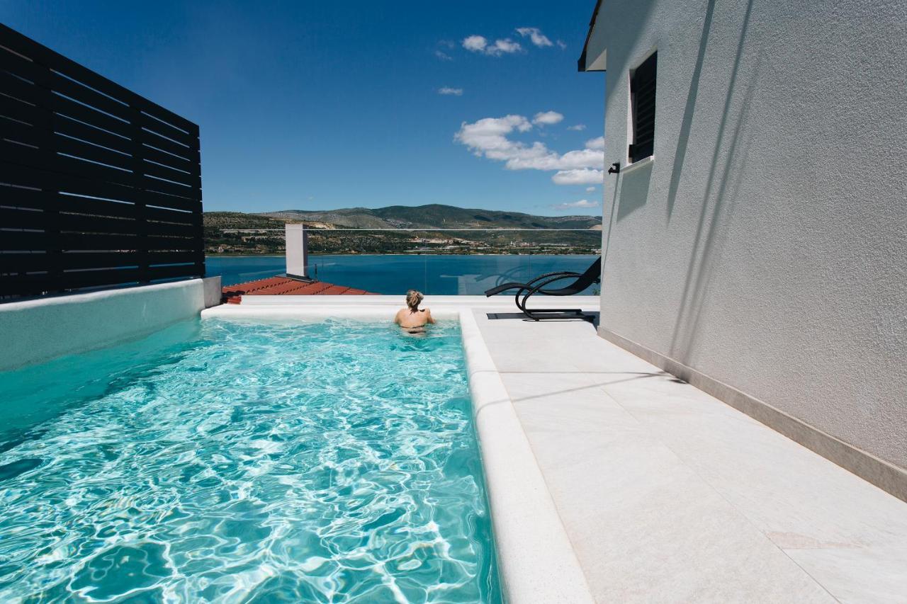 Villa Magna - Seaside Villa With Pool And Sauna Trogir Eksteriør billede
